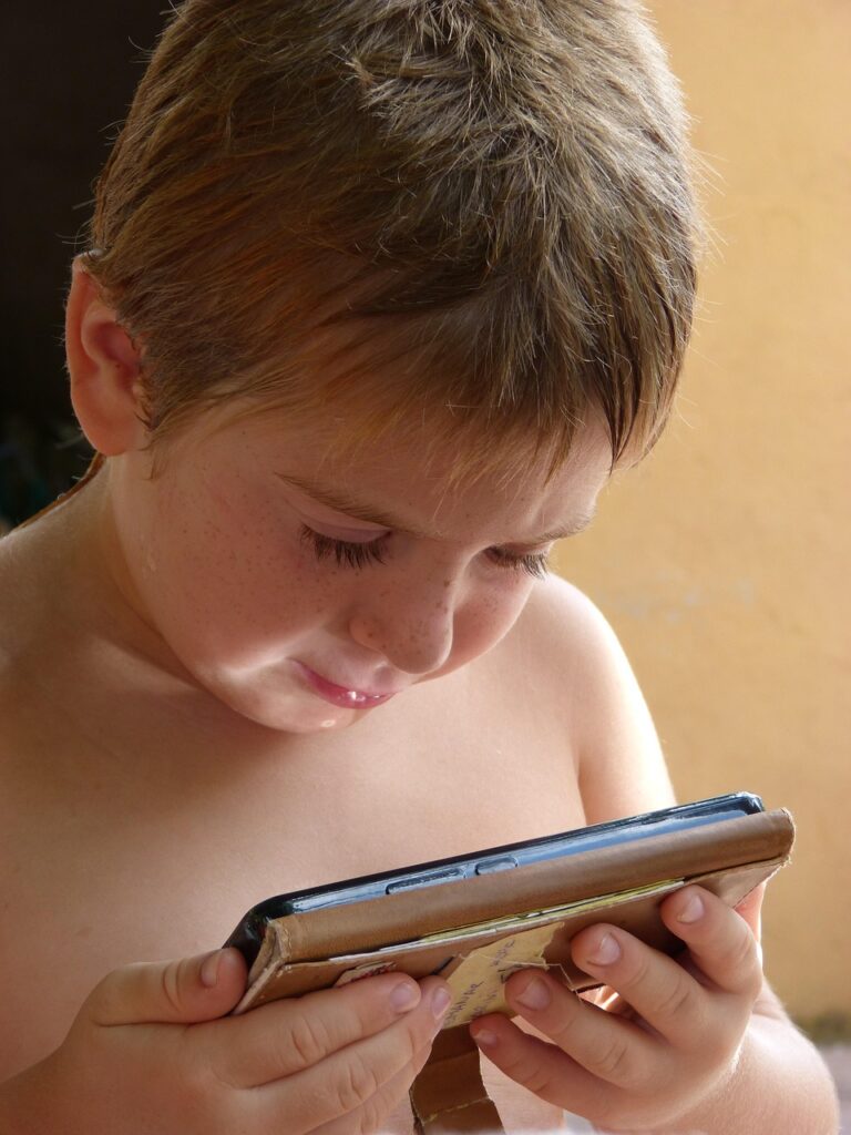 kid, cellular, smarthpone, new technologies